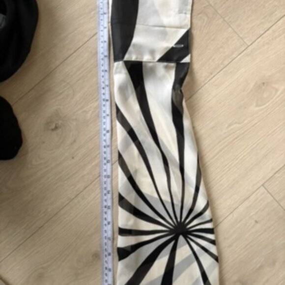 Paolo Santini 100% Silk Blouse Size 8 Black Cream Graphic Sheer Button-Up - Picture 9 of 10